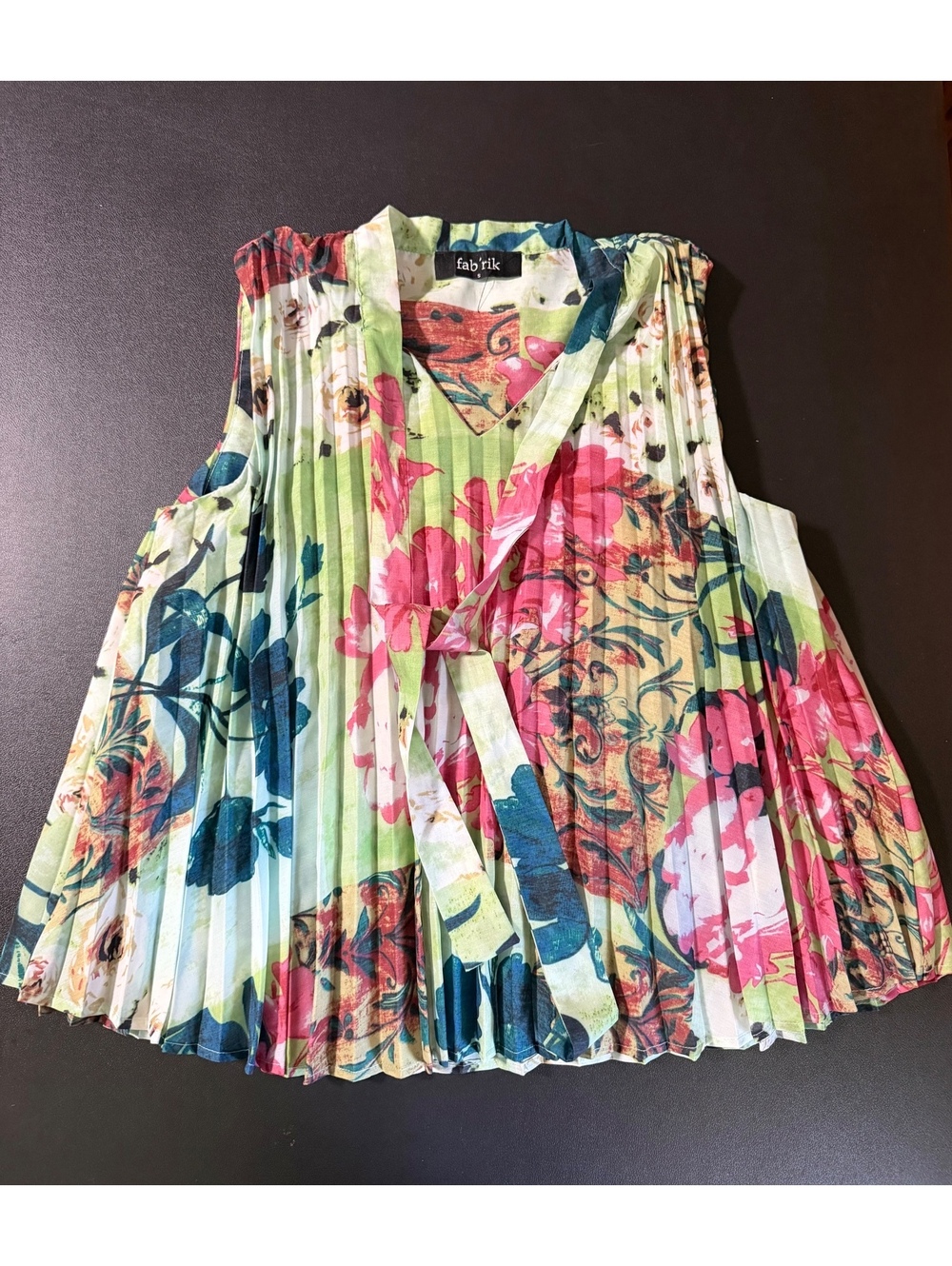 Fab'rik Sleeveless Floral Pleated Blouse Wrap Front V-Neck Lightweight Polyester